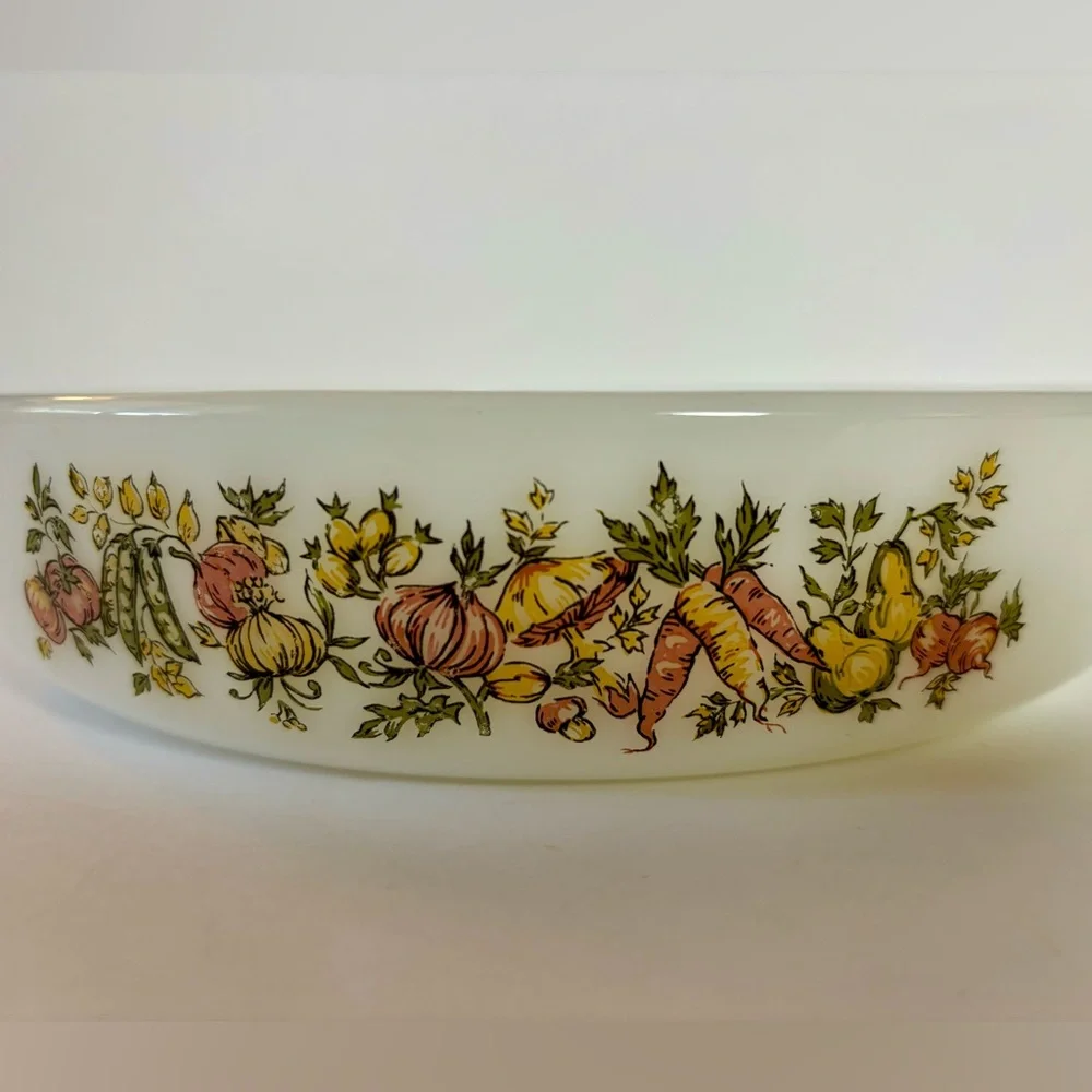 Vintage Anchor Hocking 429 milk glass baking dish round 9” 1.5 quart vegetable - Picture 2 of 6